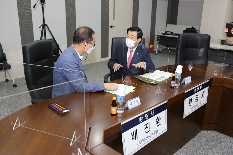 Ŭ���Ͻø� ����ũ���� �̹����� �������ϴ�